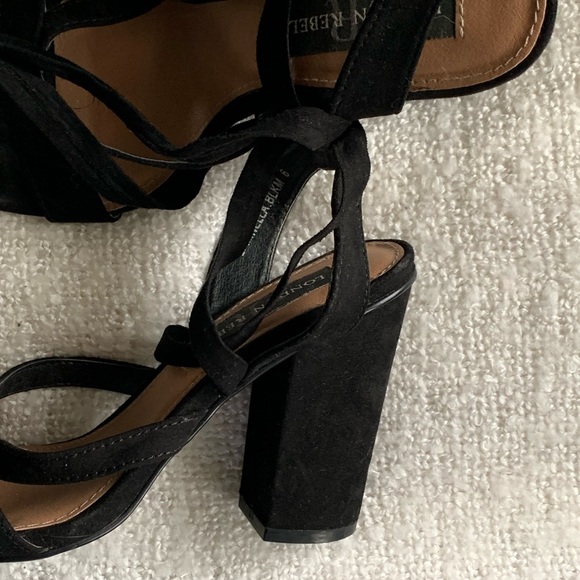 Black tie up velour heels - Picture 4 of 5